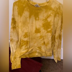 Tie dye yellow all in motion crewneck size medium